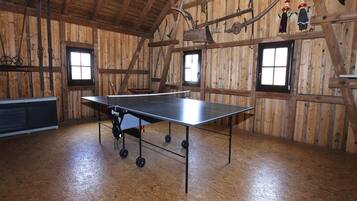 Classic Apartment, 2 Bedrooms | Games room