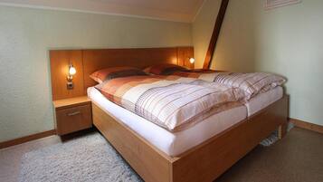 Classic Apartment, 2 Bedrooms | 2 bedrooms, individually furnished, bed sheets