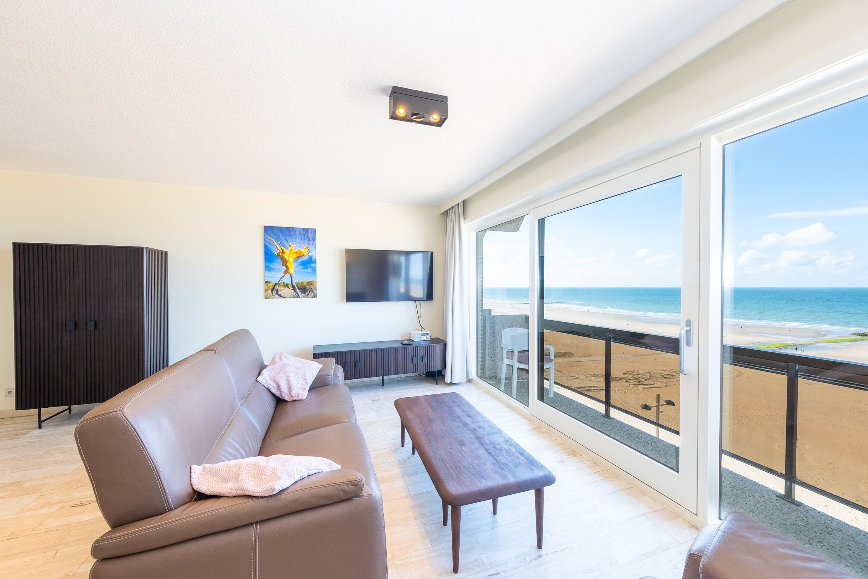 Elite Apartment, 2 Bedrooms | Living room