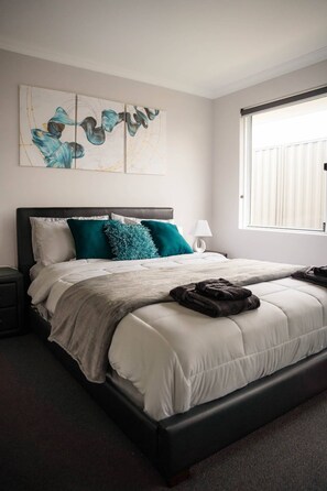 3 bedrooms, iron/ironing board, WiFi, bed sheets