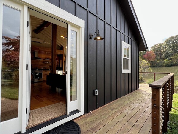 Terrace/patio - Aftonshire Cottage - Heart of Afton's Wine Region (Afton)