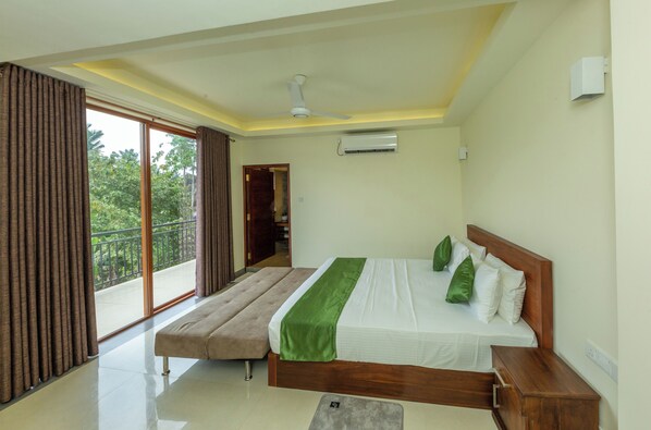 9 bedrooms, desk, WiFi, bed sheets