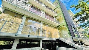 A multi-story building with balconies, large windows, and a modern architectural style. - Located in Galle, 2.5 km from  Beach, Fortwill City Hotel provide accommodation  (Galle)