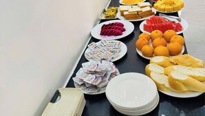 Free daily buffet breakfast - Vang Vieng Rivercube Hotel (Vang Vieng)