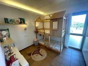 3 bedrooms, iron/ironing board, Internet, bed sheets