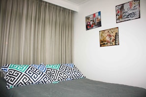 3 habitaciones, tabla de planchar con plancha, wifi y ropa de cama 