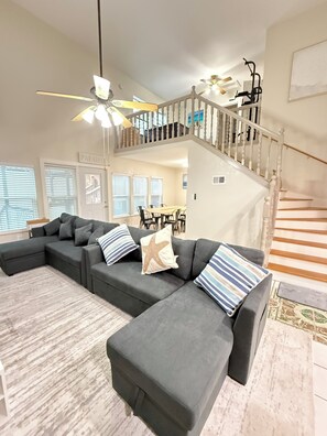 TV connectée, cheminée, baby-foot