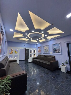 Coin salon dans le hall