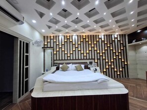 Blackout curtains, soundproofing, iron/ironing board, free WiFi - Hotel Arg (Araria)