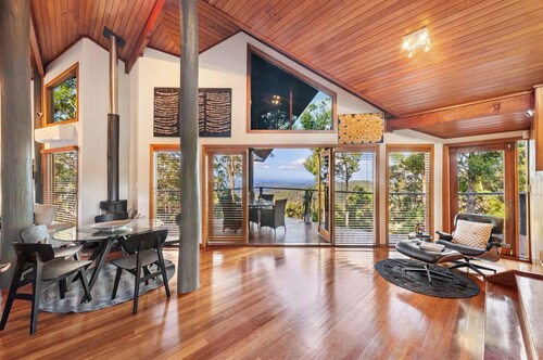 Cosy Mountain house w/fire and pool on Tamborine Mountain!