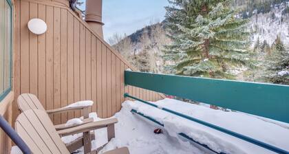 4 Mi to Vail Ski Resort: Cozy Getaway w/ Deck!