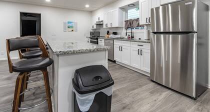 The University-2 bed/2bath-straightshot to Tech