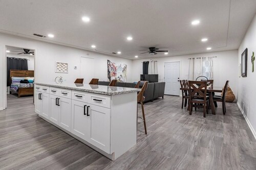 The University-2 bed/2bath-straightshot to Tech