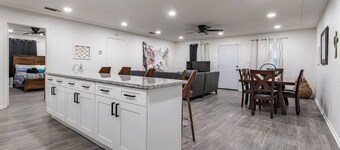 The University-2 bed/2bath-straightshot to Tech