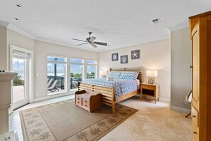 6 bedrooms, desk, iron/ironing board, travel crib
