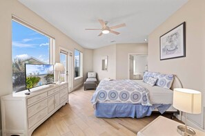 6 bedrooms, desk, iron/ironing board, travel cot