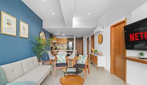 Una televisión, una oficina