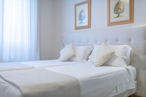 2 Schlafzimmer, Schreibtisch, Bügeleisen/Bügelbrett, Reisekinderbett