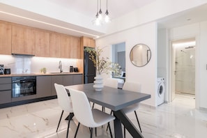 Fridge, oven, stovetop, dishwasher