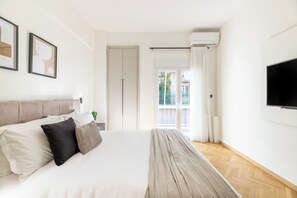 2 bedrooms, iron/ironing board, travel cot, free WiFi - Adorable 2BR Apartment in Neos Kosmos (Athina)