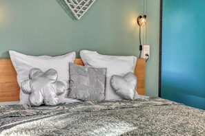 1 bedroom, WiFi, bed sheets