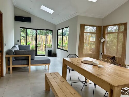 La Fortuna Arenal Volcano Cabin – Modern 2BR w/ Volcano View & Nature