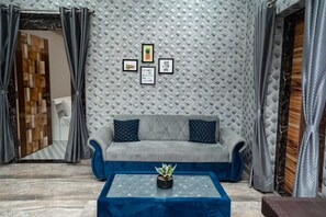 Lobby sitting area - Kashi Cottage Homestay By GRB (Varanasi)