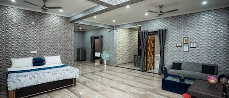 Deluxe Apartment, City View | 4 bedrooms, iron/ironing board, free WiFi