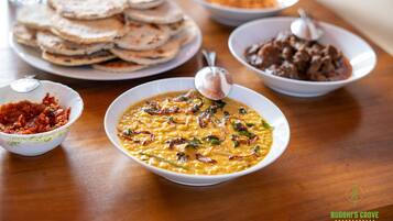 Tägliches nach Wunsch zubereitetes Frühstück (5 LKR pro Person)