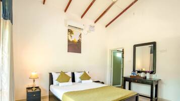 Phòng đôi Tiêu chuẩn, quang cảnh hồ | Bàn, khu vực làm việc phù hợp cho laptop