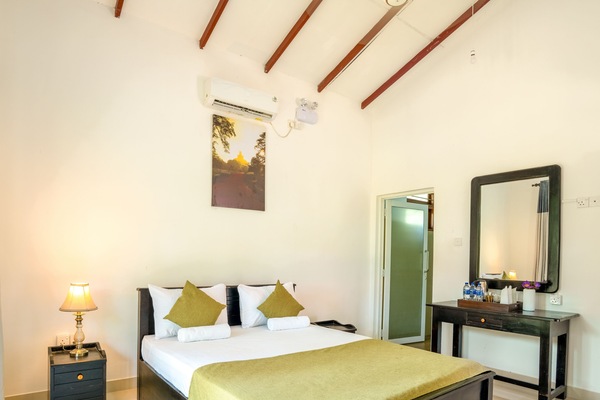 Quarto casal standard, vista para o lago | Escrivaninha, espaço de trabalho para notebook, Wi-Fi de cortesia