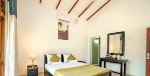 Standard Double Room, Lake View | Desk, laptop workspace, free WiFi