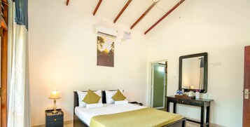 Habitación estándar doble, vistas al lago | Escritorio, espacio para trabajar con un portátil, wifi gratis