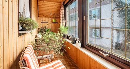 Apartment 'Retro Mit Schlossblick' with Mountain View, Shared Terrace and Wi-Fi