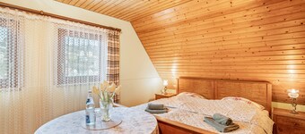 Apartment 'Retro Mit Schlossblick' with Mountain View, Shared Terrace and Wi-Fi