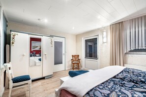 1 bedroom, iron/ironing board, free WiFi