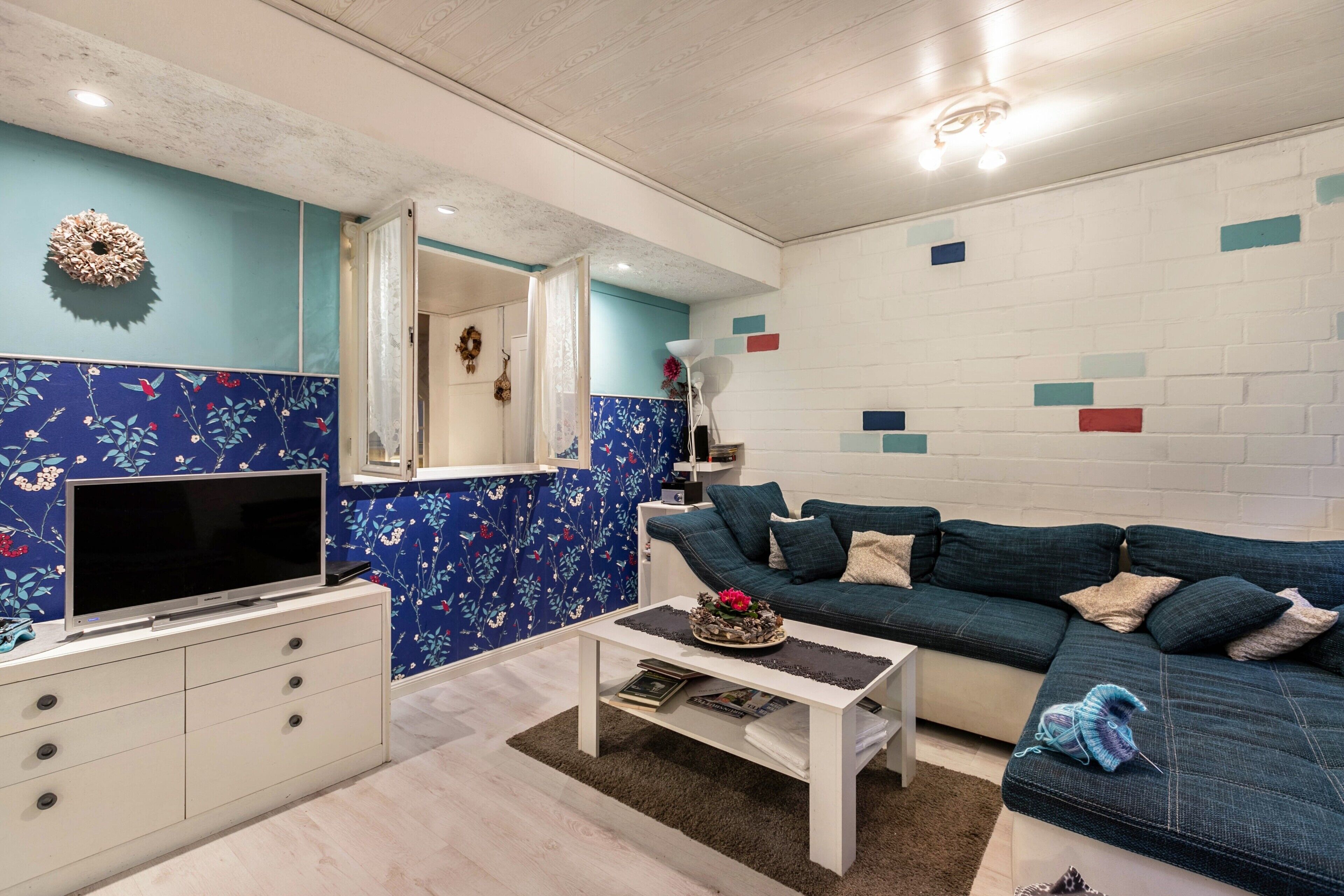 TV, DVD player, ping pong, stereo