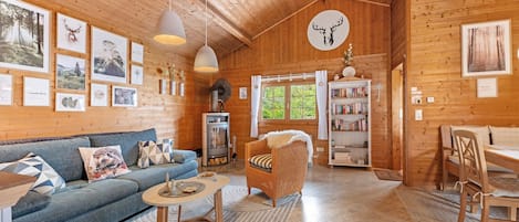 TV, fireplace, stereo