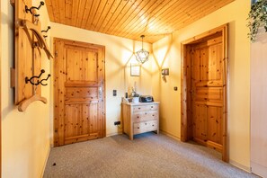 Interior - Apartment '2' with Shared Terrace and Wi-Fi (Ostrohe)