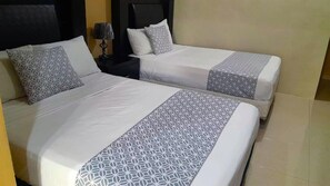 Chambre Deluxe double, non-fumeur | Coffre-fort, fer et planche à repasser, accès au Wi-Fi (inclus)