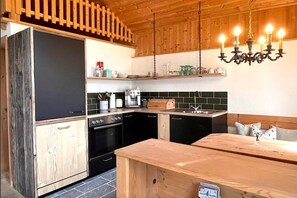 Geladeira, fogão, cooktop, lava-louças