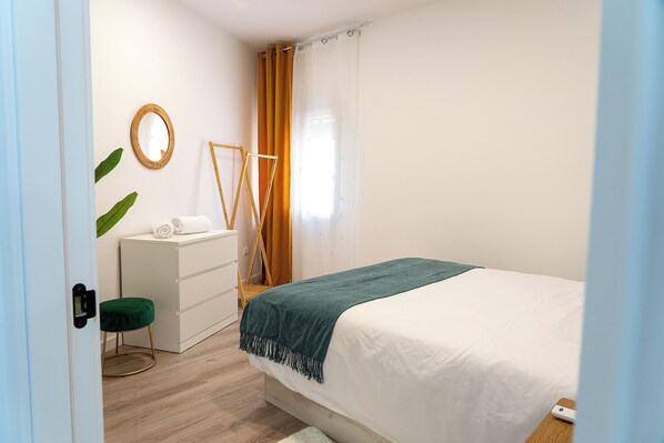 2 bedrooms, iron/ironing board, WiFi, bed sheets