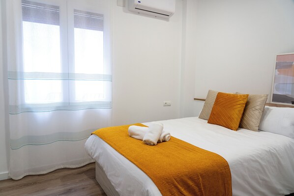 2 bedrooms, iron/ironing board, WiFi, bed sheets