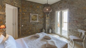 7 habitaciones, tabla de planchar con plancha y cuna de viaje 