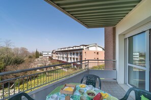 Outdoor dining - Spacious apartment for 9 guests in Bibione Pineda (Bibione)