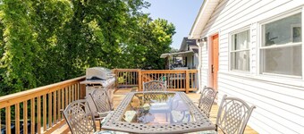 Kid-friendly 3/2 Home, 3 Mins to Downtown + Deck