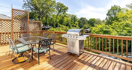Kid-friendly 3/2 Home, 3 Mins to Downtown + Deck