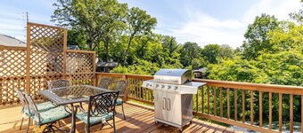 Kid-friendly 3/2 Home, 3 Mins to Downtown + Deck