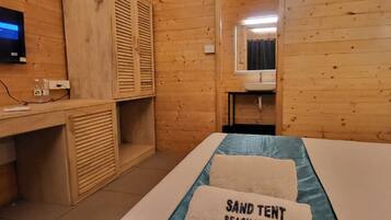 1 bedroom, desk, laptop workspace, free WiFi