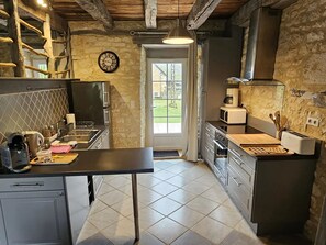 Refrigerador, microondas, horno y lavavajillas 